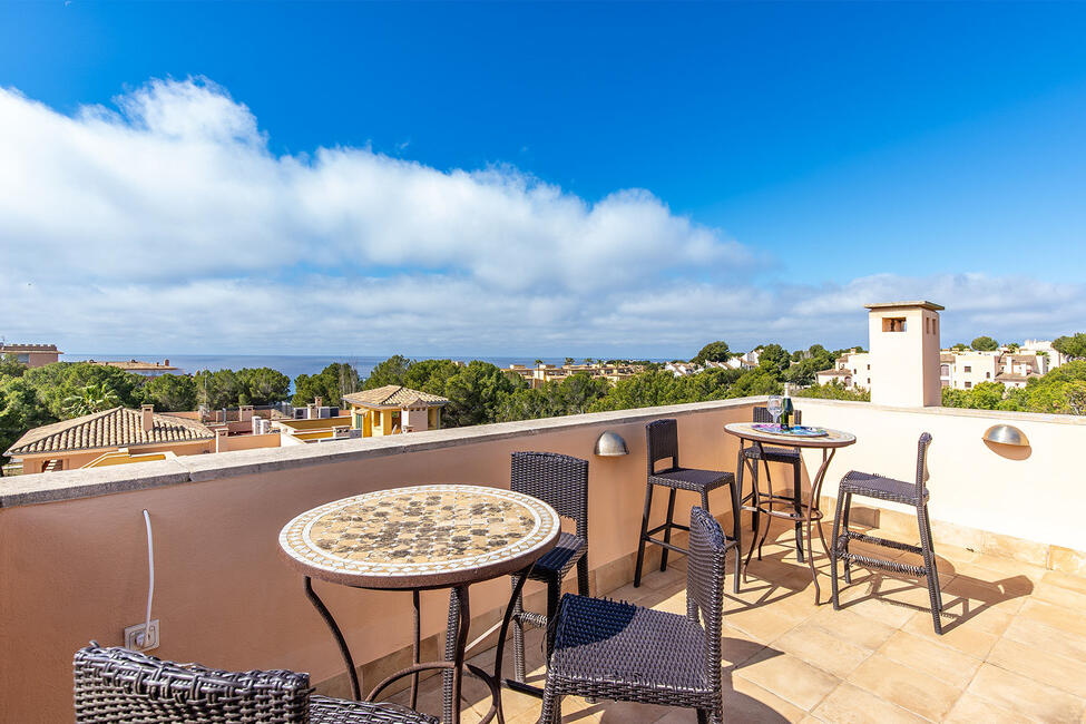 Fantastic penthouse with sea views and communal pool in Santa Ponsa