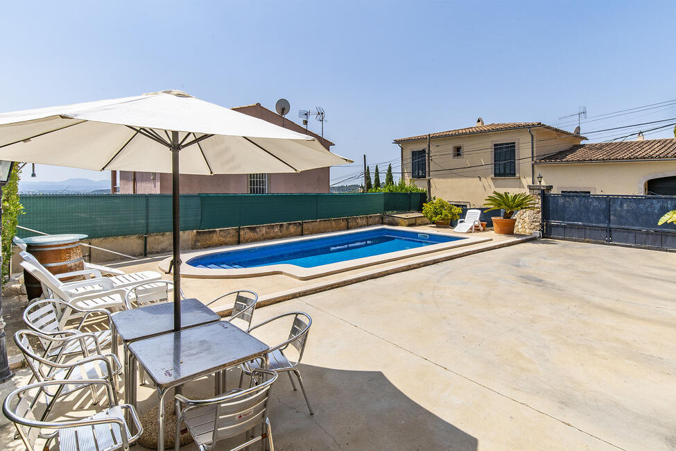 Chalet rústico con piscina de agua salada y jardín en Alaró