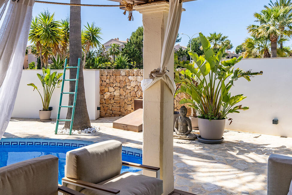Lujosa villa reformada con piscina privada en un bonito complejo residencial en Nova Santa Ponsa