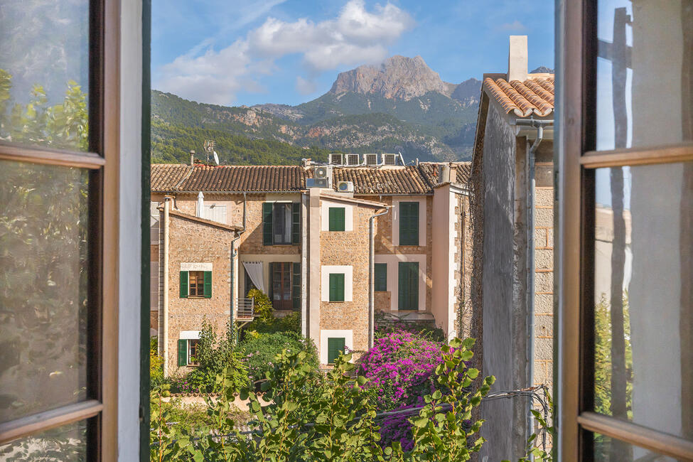 Mallorquinisches Dorfhaus mit rustikalem Charme und Bergblick in Soller