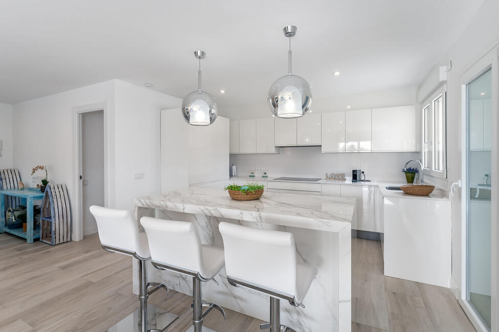 Renoviertes Erdgeschoss-Apartment mit Teilmeerblick in Portals Nous