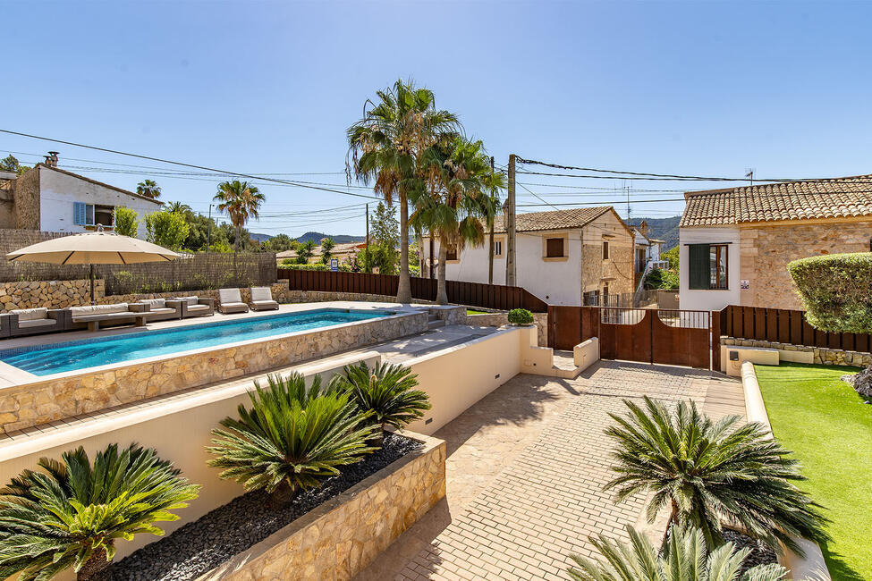 Sonnige und energiesparende Familienvilla mit Pool und Garage in Calvia