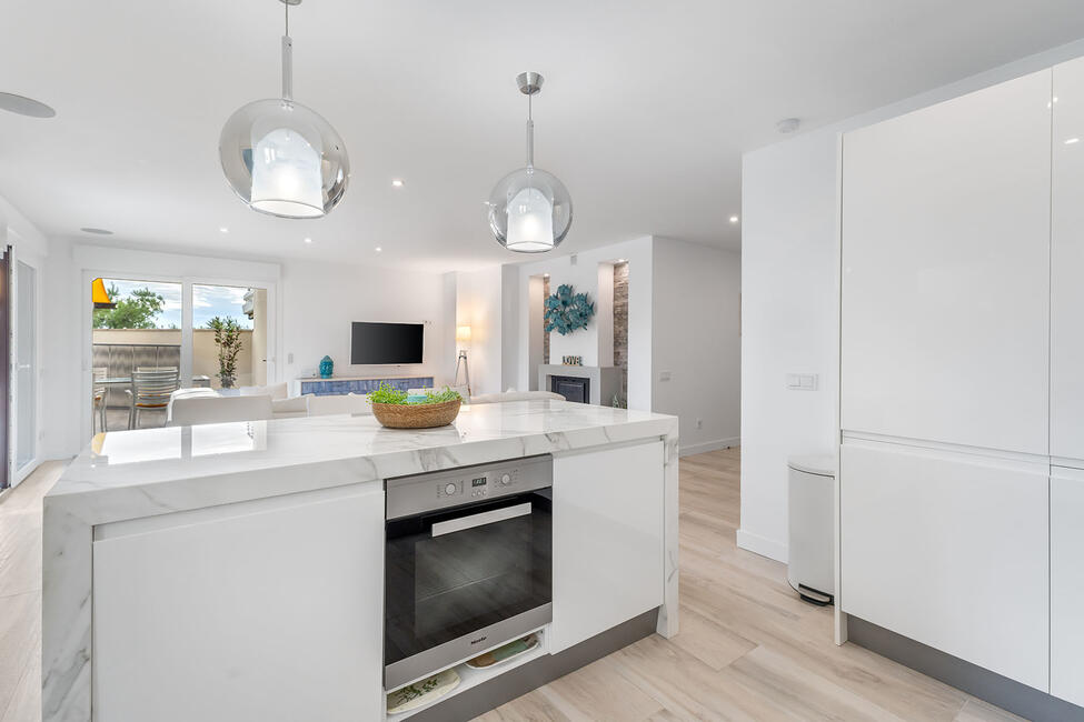 Renoviertes Erdgeschoss-Apartment mit Teilmeerblick in Portals Nous
