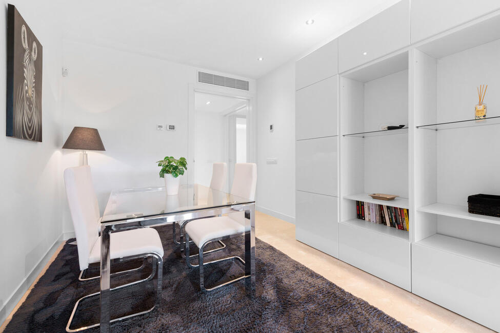 Hochwertige Erdgeschoss-Wohnung in luxuriöser Anlage mit Gemeinschaftspool in Bendinat