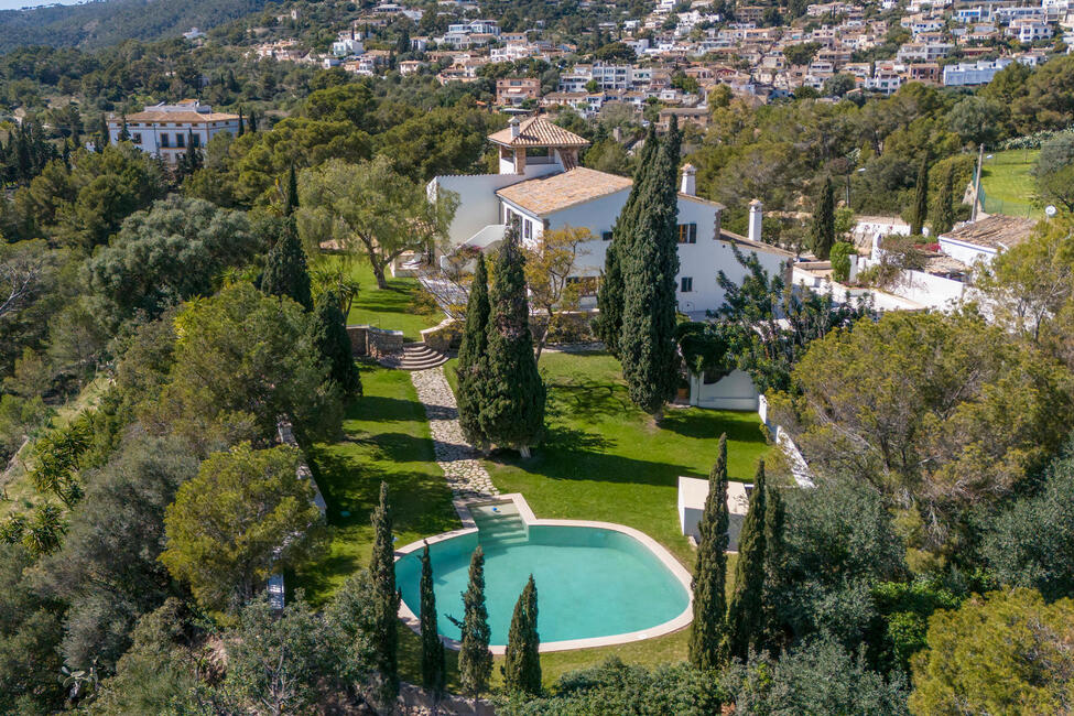 Preciosa casa señorial con piscina rodeada de exuberante naturaleza en Génova