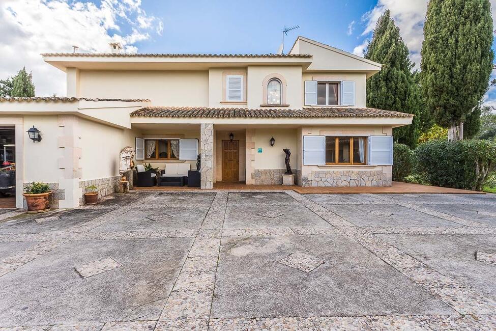 Precioso chalet con piscina y jardín en Palmanyola