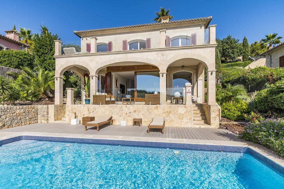 Beautiful villa with sea view and elevator in Sol de Mallorca