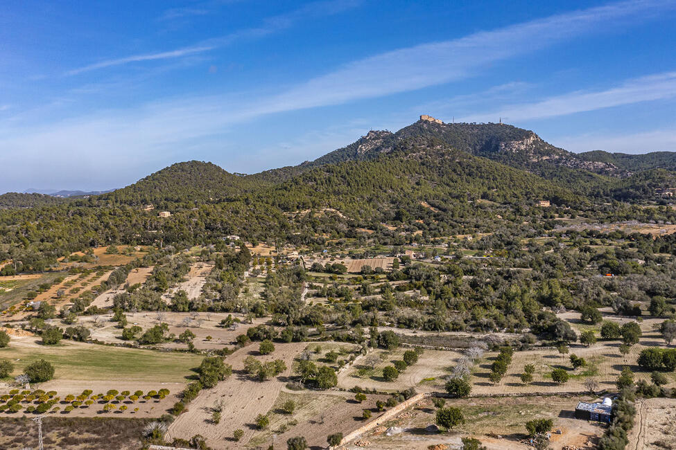 Unique finca with pool and mountain views in Cas Concos Des Cavaller