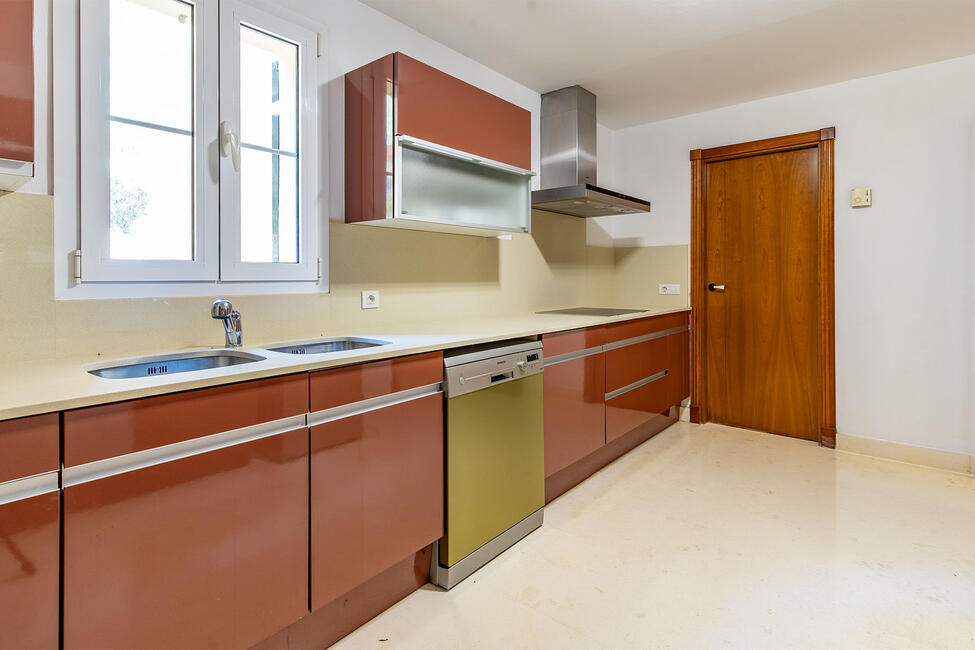Garden apartment on the golf course with communal pool in Son Vida