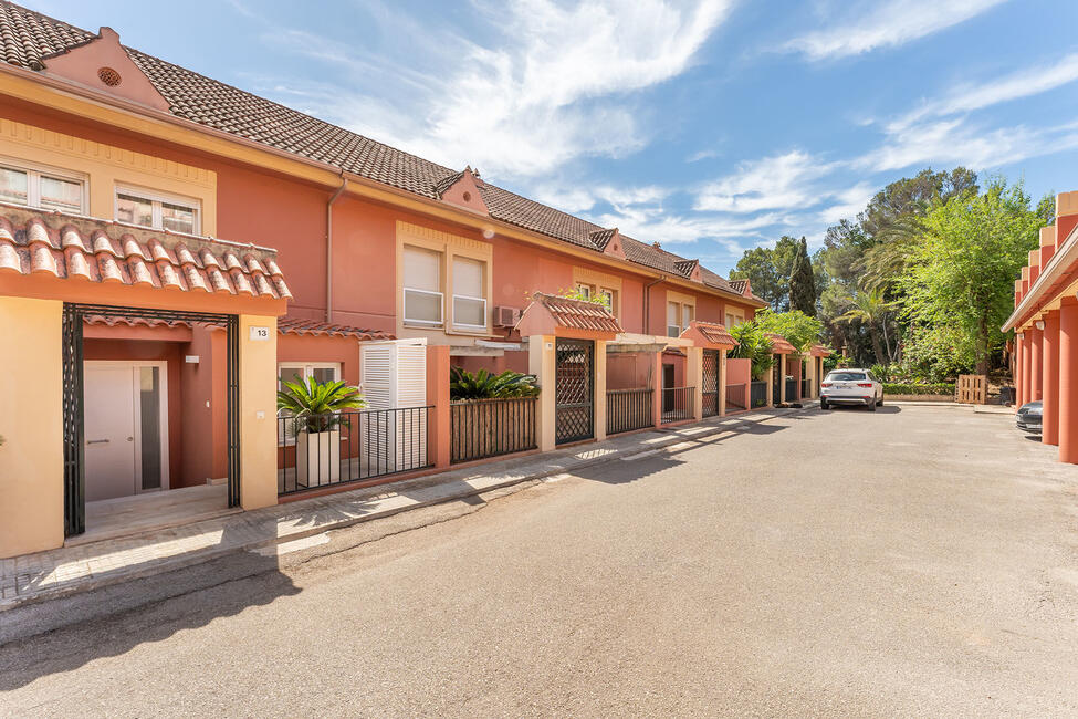 Modern townhouse with sea views and communal pool in Cas Catala