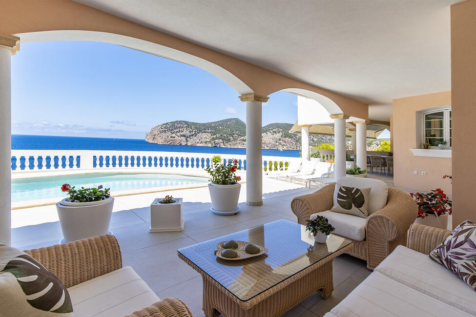 Luxuriöse Villa mit Pool und spektakulärem Meerblick in Camp de Mar