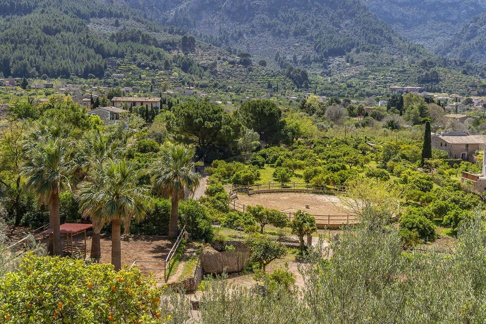 Charming finca with guest house and mountain views near Sóller