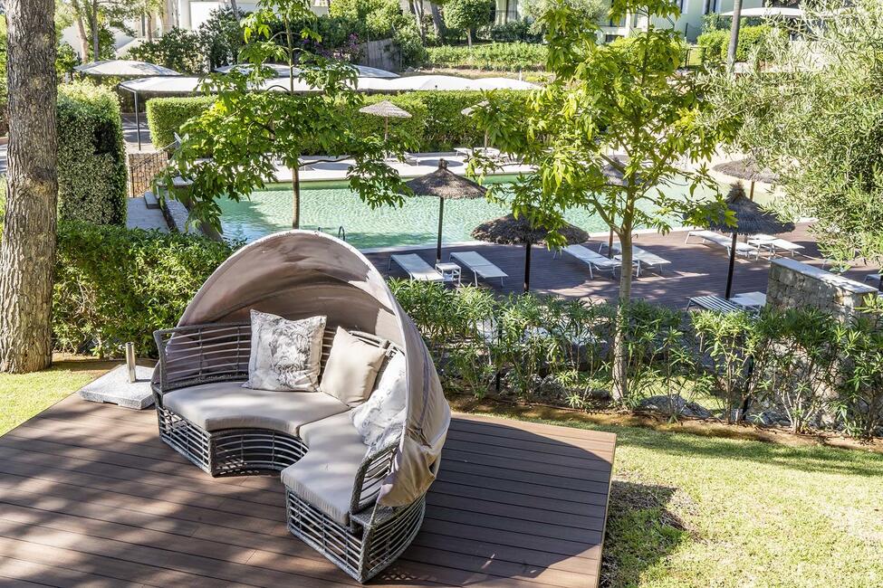 Herausragendes Erdgeschoss-Apartment mit wunderschönem Privatgarten in Camp de Mar