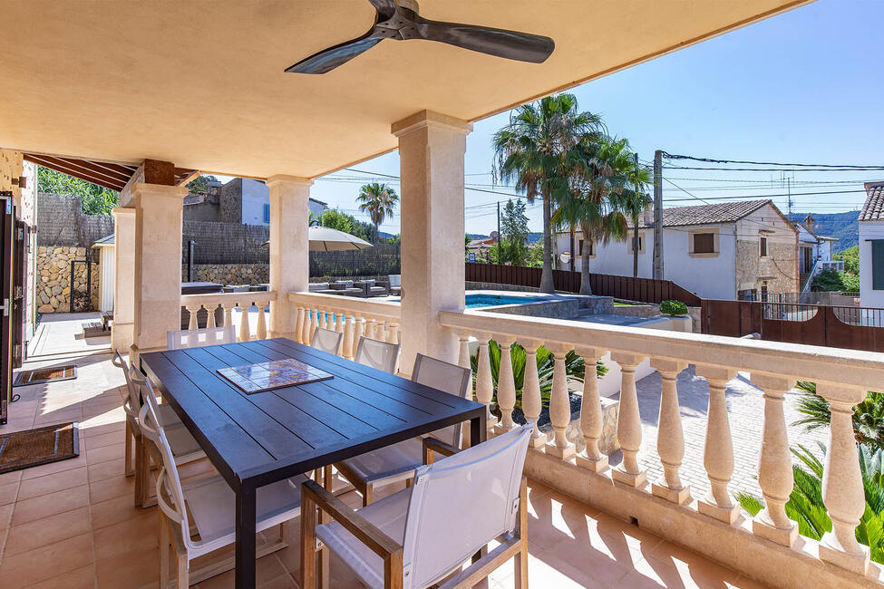Sonnige und energiesparende Familienvilla mit Pool und Garage in Calvia
