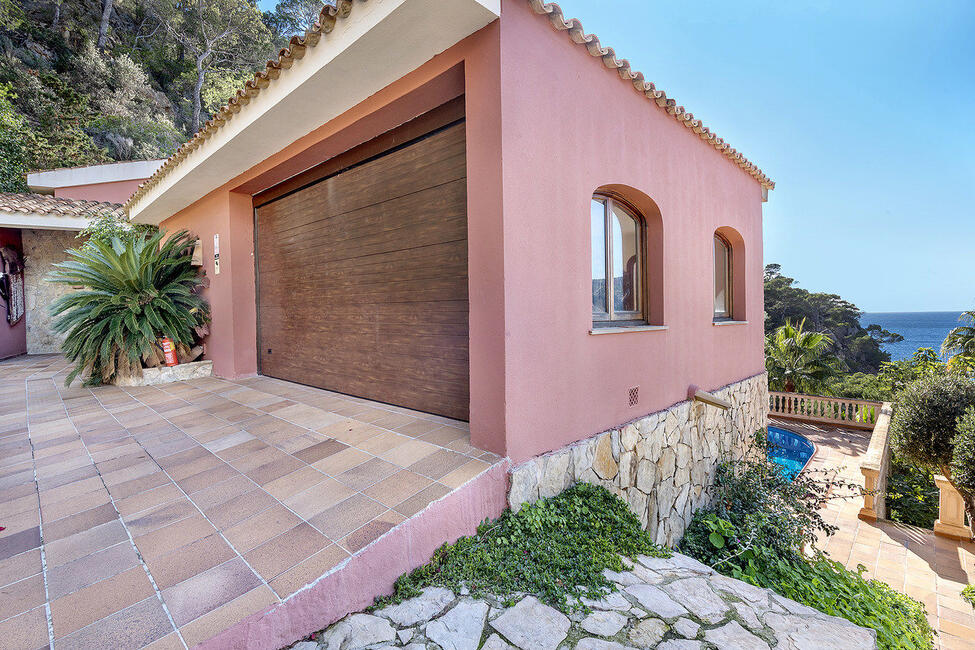 Traditionelle Meerblick-Villa mit Pool in Camp de Mar