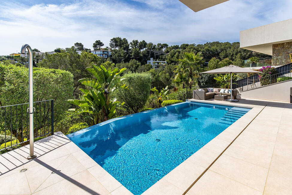 Luxuriöse und lichtdurchflutete Villa in Costa d’en Blanes