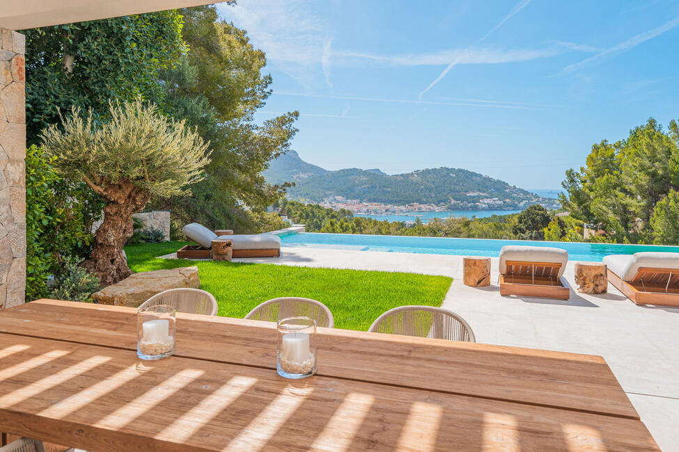 Luxurióse Neubau-Villa mit spektakulärem Meer- und Bergblick in Puerto Andratx