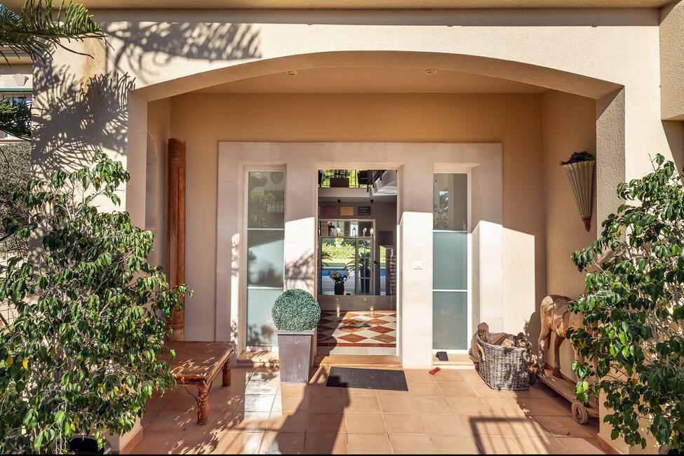 Charmante Villa mit Pool und Teilmeerblick in Strandnähe in Cala Vinyas