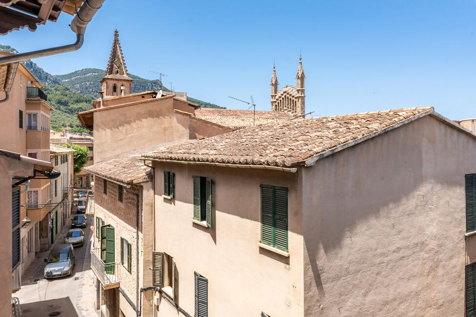 Charmantes Stadthaus mit Terrasse in zentraler Lage von Soller