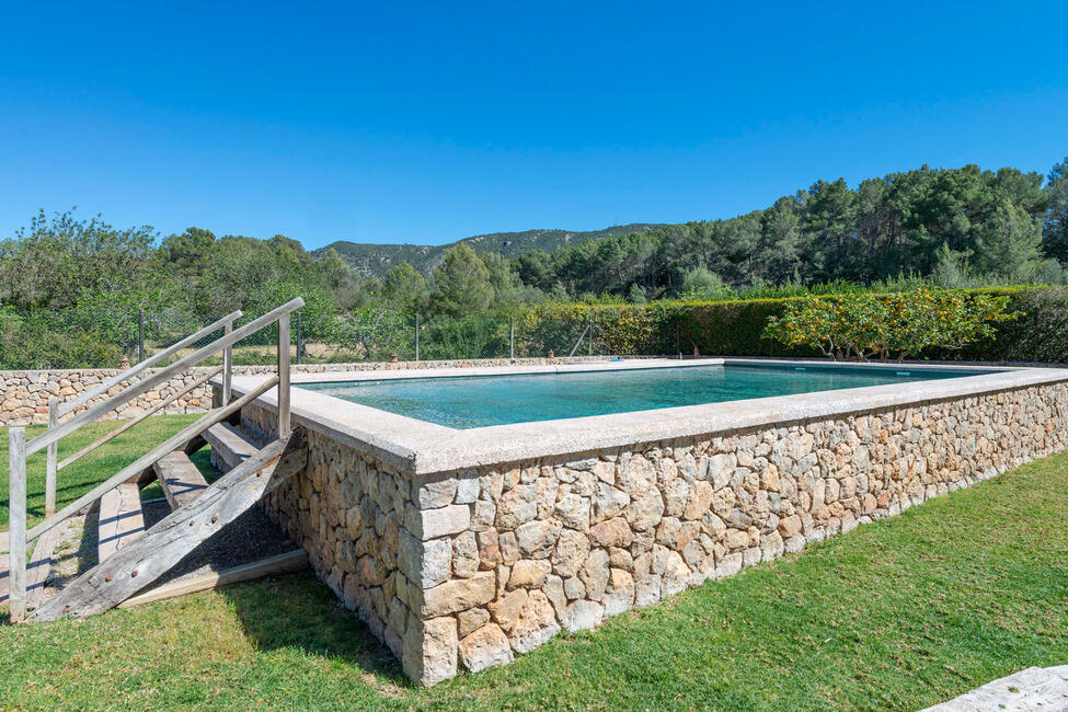 Preciosa finca con vistas a la montaña y piscina en Calvia