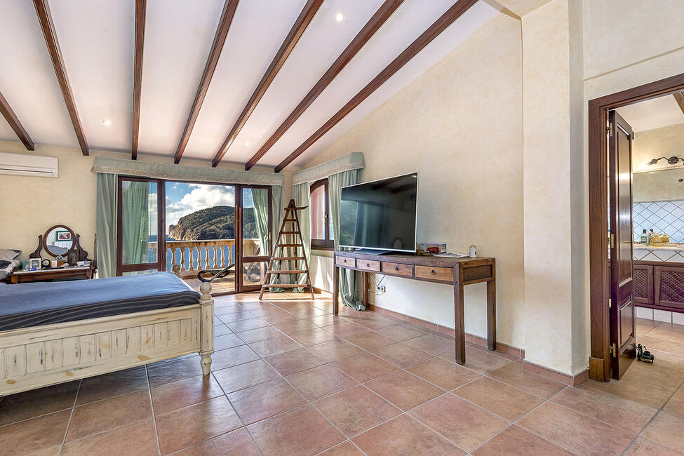 Traditionelle Meerblick-Villa mit Pool in Camp de Mar