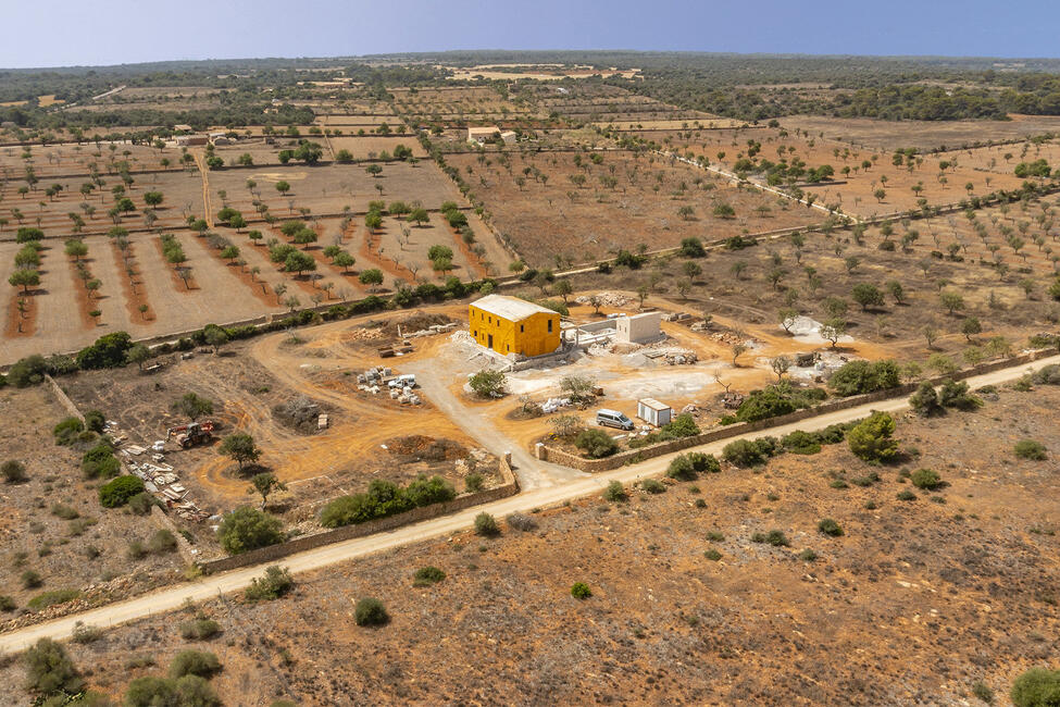 Finca mediterránea de nueva construcción con piscina y mucha privacidad en Ses Salines