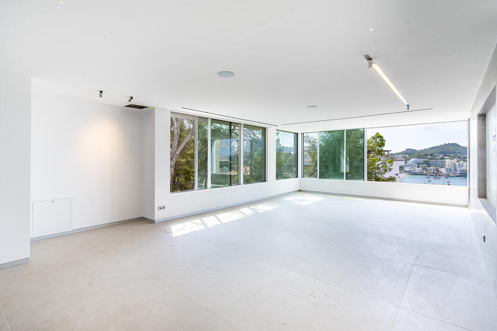 Luxuriöse Neubau-Villa mit Pool und Meerblick in Santa Ponsa