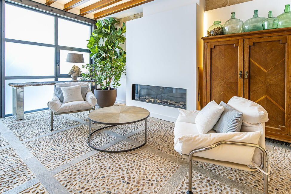 Top-renoviertes Duplex-Apartment mit Innenhof in Santa Catalina