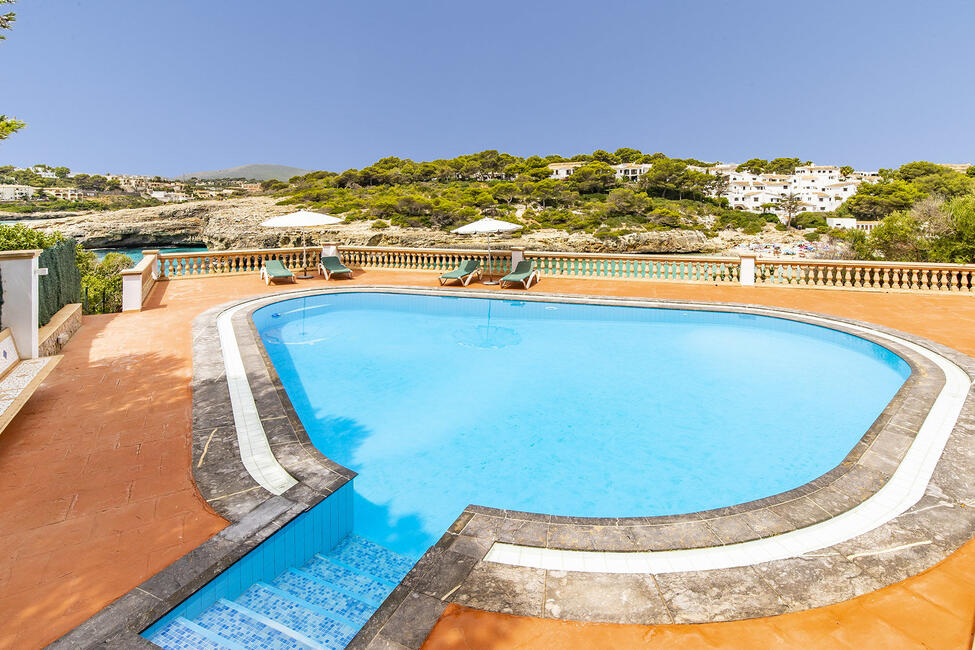 Schöne Villa in 1. Meereslinie mit Ferienlizenz in der Nähe von Porto Cristo