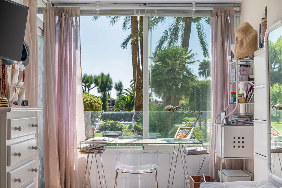 Hübsches Erdgeschoss-Apartment mit Garten- und Poolblick in Portals Nous