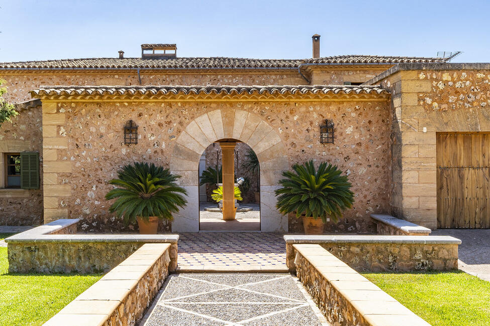 Exclusiva finca rústica con piscina y magníficas vistas a la montaña en Santa María