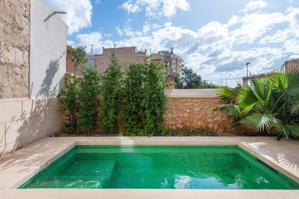 New-build townhouse with pool, garage and fantastic sea views in Palma