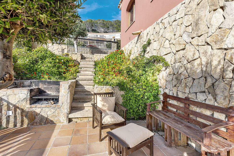 Traditionelle Meerblick-Villa mit Pool in Camp de Mar