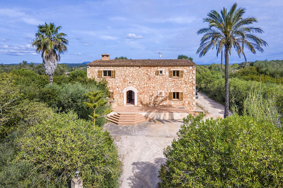 Finca de piedra natural con piscina y licencia de alquiler vacacional en Felanitx