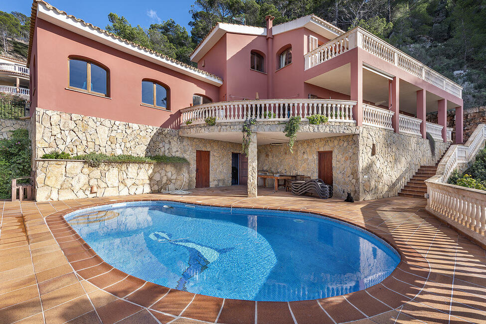 Traditionelle Meerblick-Villa mit Pool in Camp de Mar