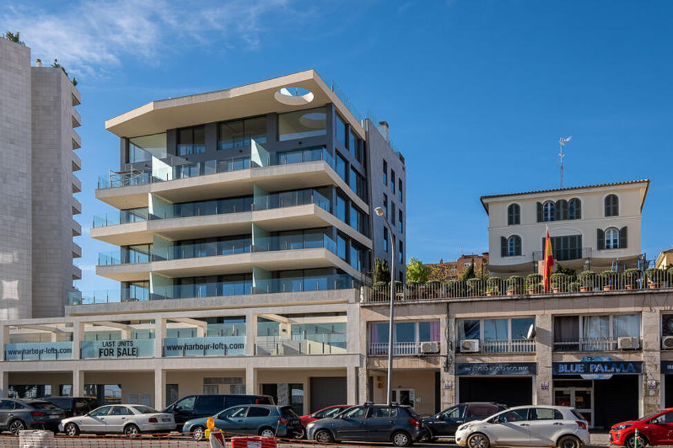 Exklusives Duplex-Penthouse mit Privatpool in 1. Meereslinie in Palma