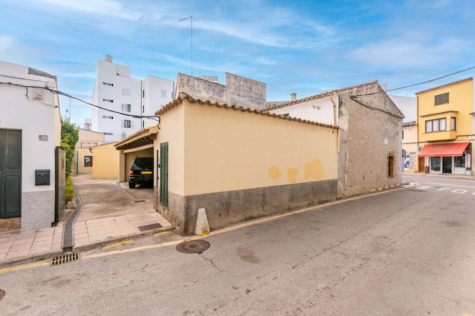 Casa de pueblo reformada con tienda cerca del mar en Puerto Pollensa