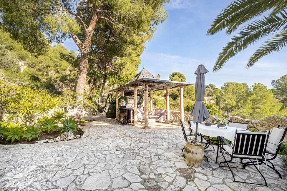 Villa de cuento de hadas con vistas al mar, piscina y estudio en Génova