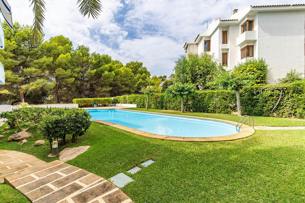 Attraktives Apartment mit Gemeinschaftspool in 1. Meereslinie von Santa Ponsa