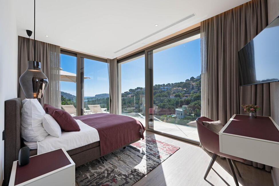 Einzigartige Neubau-Villa mit Natur- und Hafenblick in Puerto Andratx