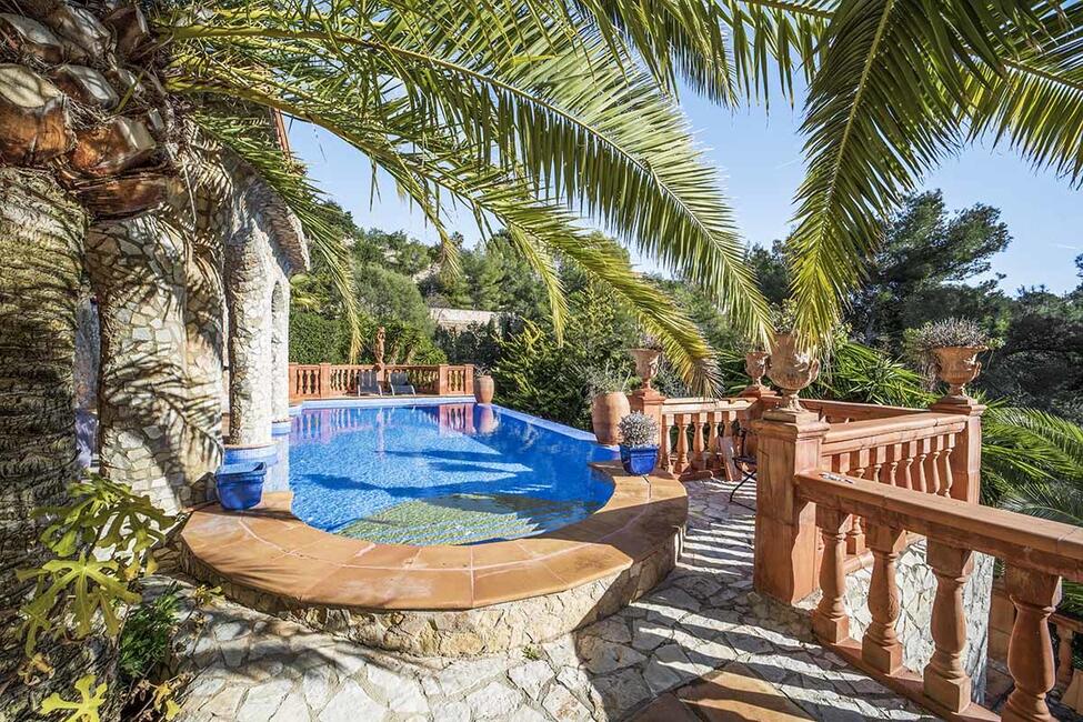 Villa de cuento de hadas con vistas al mar, piscina y estudio en Génova