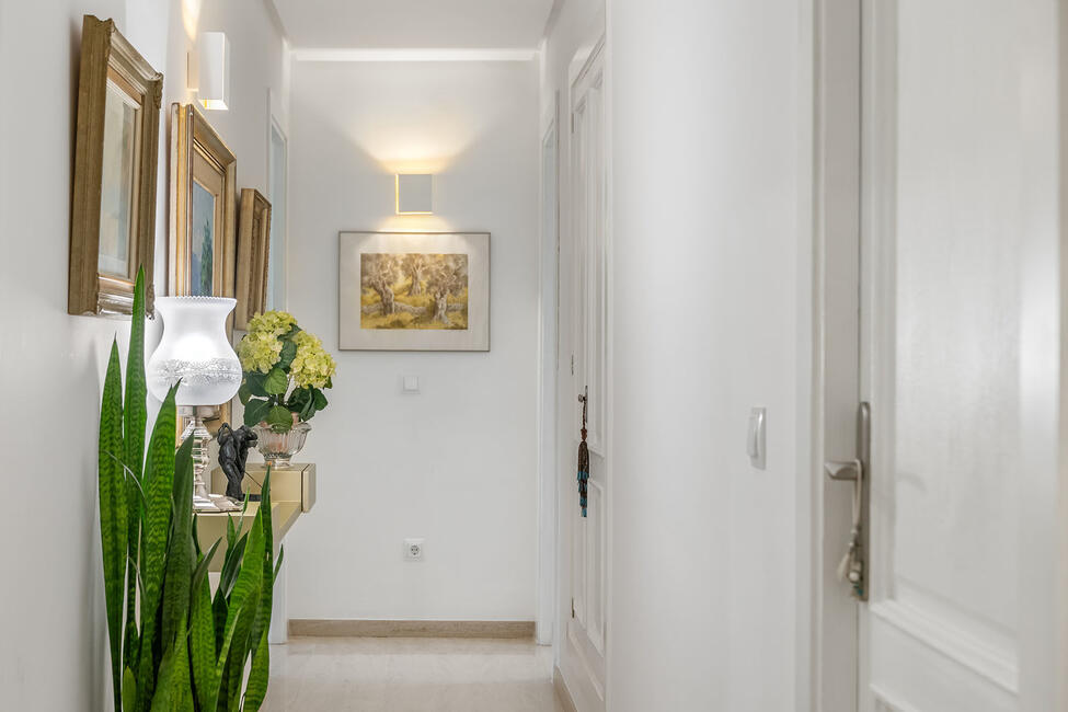 Apartment mit beeindruckendem Meerblick am Golfplatz in Bendinat