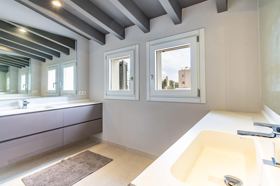 Stylish duplex penthouse with terrace in Santa Catalina