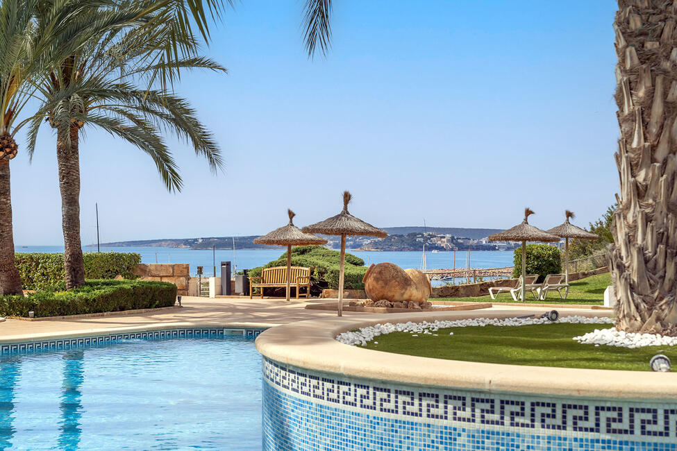 Fantástico piso con vistas al mar cerca de la playa en Portals Nous