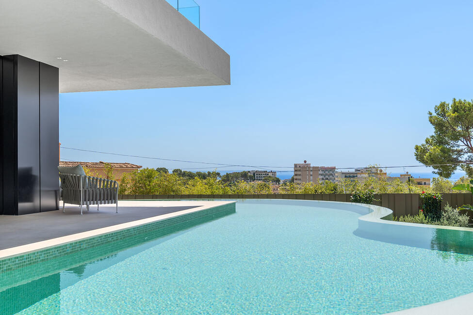 Luxuriöse Neubauvilla mit Pool und Meerblick in Costa den Blanes