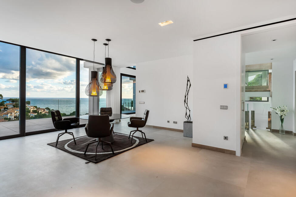 Villa de lujo ultramoderna con impresionantes vistas al mar en Canyamel