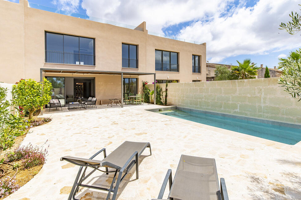 Exklusives Neubau-Reihenhaus mit Panoramablick und Pool in Ses Salines