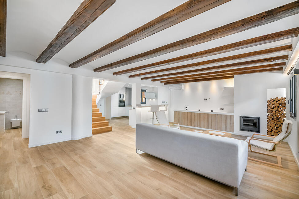 Renoviertes Stadthaus im modernen Stil mit Dachterrasse in Andratx