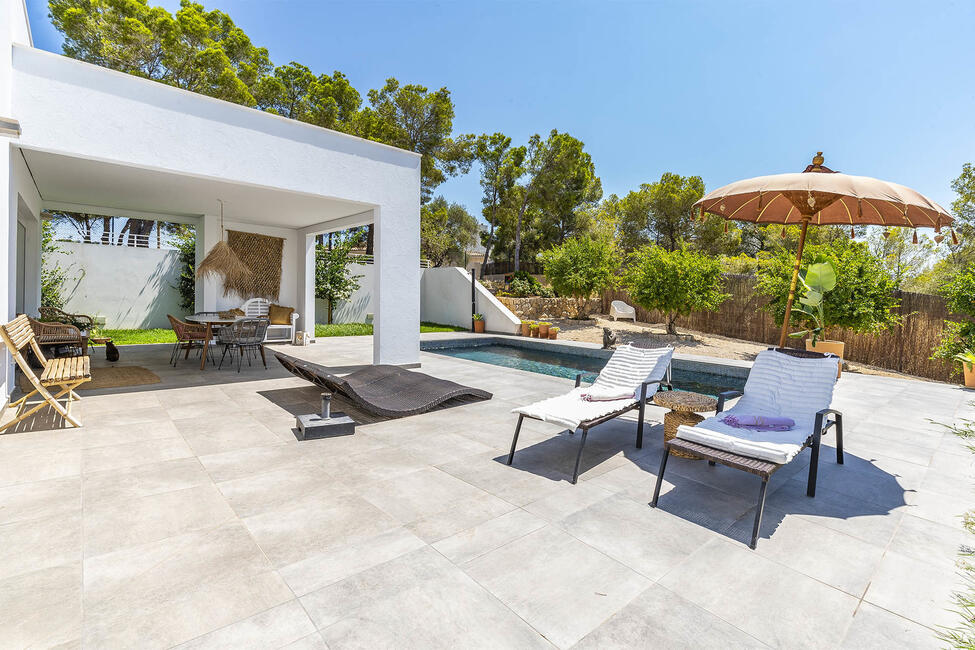 Moderne Villa mit Pool in Cala Vinyas