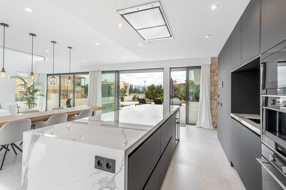 Attraktive Neubau-Villa mit Pool und Weitblick in Sa Cabaneta
